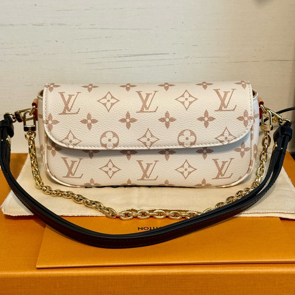 SOLD—-Louis Vuitton Monogram Wallet on Chain Ivy Dune Canvas Shoulder Bag